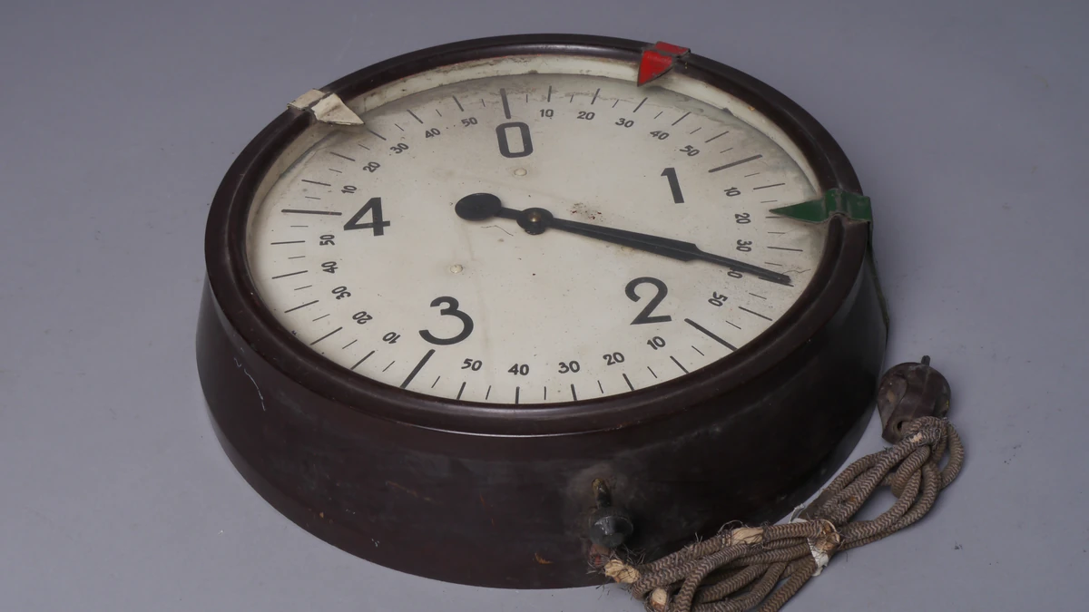 Round wall timer with a white dial and coloured marker tabs